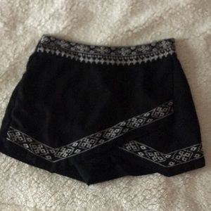 Kendall and Kylie Skort